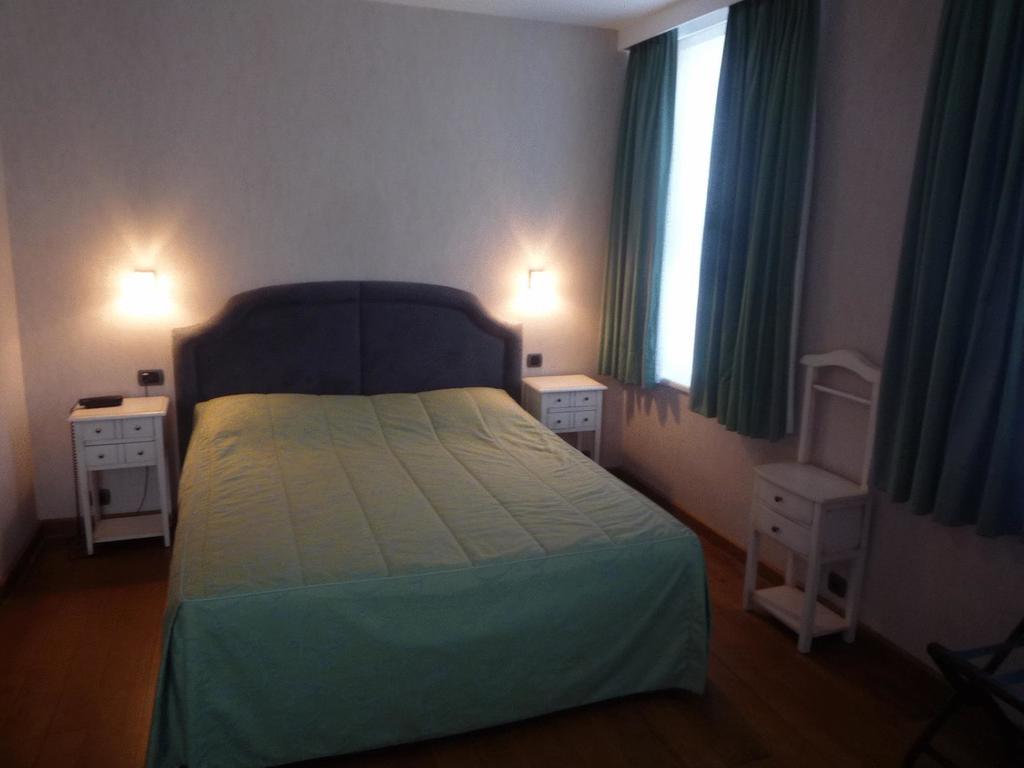 Le Chateau De Rendeux Habitación foto